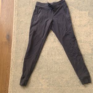 Alo Anthracite Moto Sweatpants. Size S